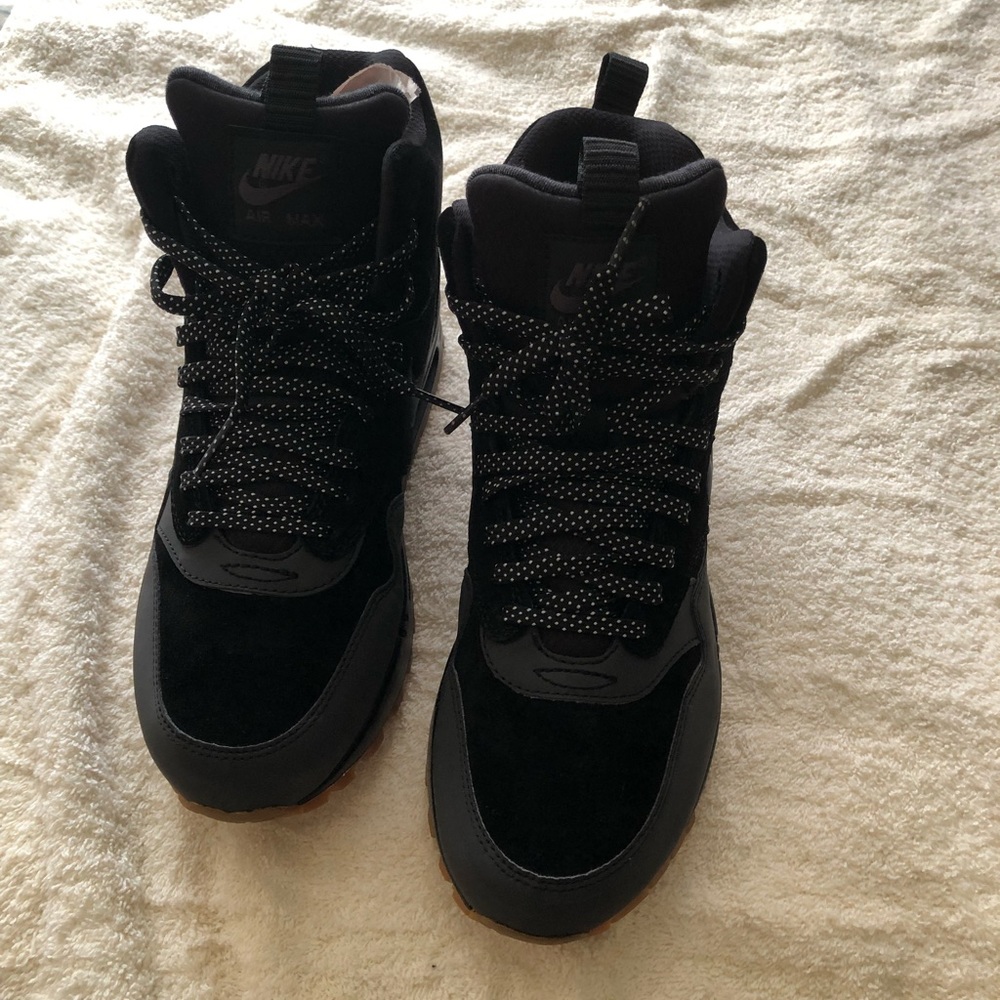 Nike air max’s boot